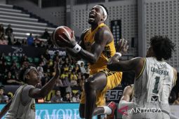 Kesatria Bengawan Solo Menang Tipis 100-98 Atas Tangerang Hawks