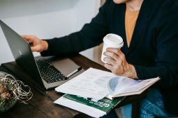 Duduk Lama di Ruangan ber-AC Berisiko Ganggu Metabolisme Tubuh