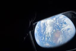 Foto Bumi Dipotret dengan iPhone 17 Pro Max oleh Astronaut Artemis II