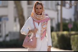 Buttonscarves Gandeng Alexandra Lapp Hadirkan Koleksi Bergaya Klasik Modern