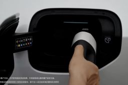 Geely Klaim Teknologi Pengisian Daya Lebih Cepat dari BYD