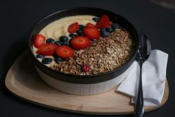 Tips Konsumsi Greek Yoghurt Agar Hasilnya Maksimal bagi Tubuh