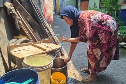 Warga Cengkareng Keluhkan Air PAM Suka Bau Got