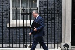 Keir Starmer Hadapi Desakan Mundur Usai Partai Buruh Kalah Pemilu