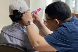 Dinas Sosial Jaksel Bagikan Alat Bantu Dengar Gratis buat Warga