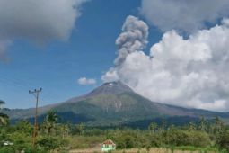 Gunung Lewotobi Laki-laki Erupsi Enam Kali Sejak Selasa Malam hingga Rabu Siang
