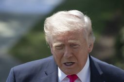 Trump Klaim Iran di Ambang Runtuh, Minta Pembukaan Kembali Selat Hormuz