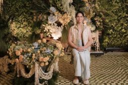 El Rumi Pakai Rompi yang Terinspirasi Era Regency Karya Didiet Maulana