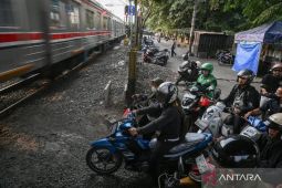 Rano Karno Minta Evaluasi Perlintasan Kereta Api di Jakarta untuk Cegah Kecelakaan