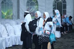 Jemaah Haji Kloter 7 NTB Diberangkatkan Menuju Arab Saudi