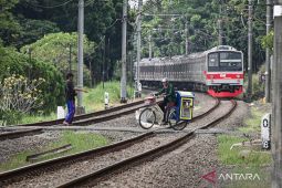 Pengamat: Gelombang Elektromagnetik Rel Kereta Tak Cukup Kuat Matikan Mesin Mobil