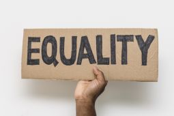 Mengubur Feodalisme dengan Sikap Mendengar dan Mempertimbangkan
