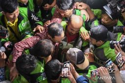 Nadiem Terharu, Sopir Ojol Hadir Beri Dukungan Jelang Sidang Pleidoi