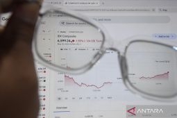 Pengamat Ungkap Penyebab IHSG Anjlok Hampir 5 Persen, Investor Pilih Aset Aman
