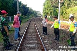 Pria Tanpa Identitas Tewas Tertabrak KRL di Lenteng Agung