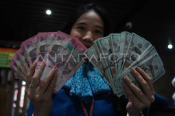 Kurs Offshore Sentuh Rp17.800, Ekonom Nilai Rupiah Hadapi Banyak Tekanan