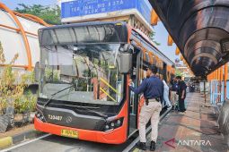 Pemprov DKI Masih Bahas Penyesuaian Tarif Transjabodetabek Bersama DPRD