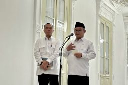 Prabowo Perintahkan Mendikdasmen Bentuk Tim Evaluasi Buku Ajar Sekolah