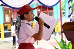 Siswi di Nias Utara Sampaikan Surat ke Presiden, Apresiasi Program MBG