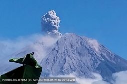 Gunung Semeru Erupsi Lima Kali pada Kamis, Letusan Tertinggi Capai 1,2 Km