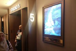 Transformasi Hugh Jackman di The Death of Robin Hood Curi Perhatian Penonton