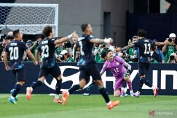 Orlando Gill Bahagia Dua Penyelamatannya Bawa Paraguay ke Babak 16 Besar