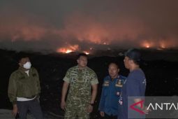 Helikopter Dikerahkan untuk Padamkan Kebakaran di TPA Jatiwaringin