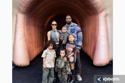 Kim Kardashian dan Kanye West Terlihat Rukun saat Natal 2025