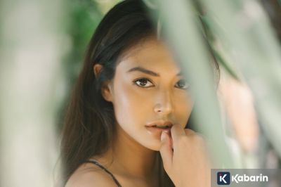 Sosok Aurelie Moeremans yang Bagikan Kisah Hidup Lewat Memoar "Broken Strings"