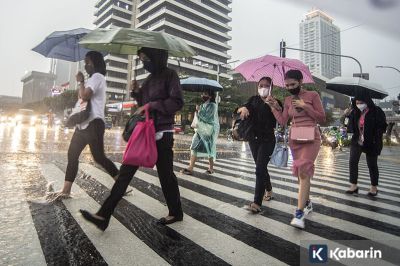 Sedia Payung! Jakarta Diprediksi Turun Hujan dari Pagi hingga Malam Hari Ini