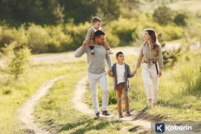 Bisakah Seorang Anak Tumbuh Hangat dan Empatik Tanpa Keluarga Harmonis?