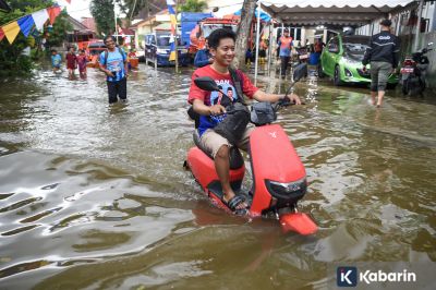 Apakah Aman Menerjang Banjir dengan Motor Listrik? Ini Penjelasannya