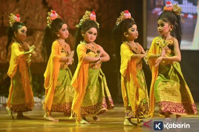 5 cara seru bantu anak pemalu jadi lebih percaya diri