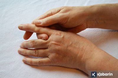 Begini cara atasi jari kaku pas baru bangun tidur