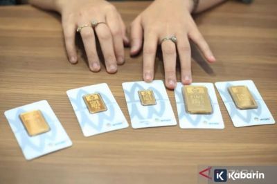 Harga emas Antam Senin ini melemah tipis jadi Rp2,34 juta per gram
