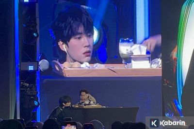 Zhou Yiran seru-seruan cicipin camilan dan minuman tradisional Indonesia