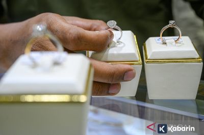 Harga emas UBS-Galeri24 di Pegadaian Jumat ini masih turun