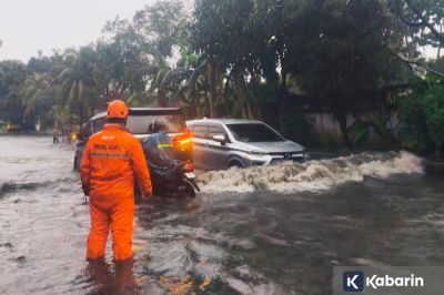 Beberapa titik lokasi di Jakut masih tergenang rob pada Sabtu sore
