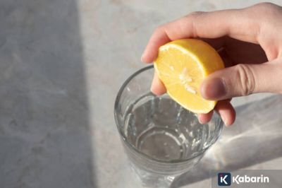 Segarnya air lemon dan khasiatnya untuk tubuh, pencernaan, dan kulit