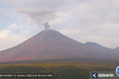 Aktivitas Semeru masih tinggi, erupsi terpantau berulang sejak dini hari