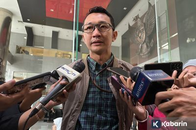 KPK sebut ayah dari Bupati Bekasi ikut diamankan dalam OTT