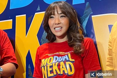 Gisel kenakan hijab dalam film "Modual Nekad