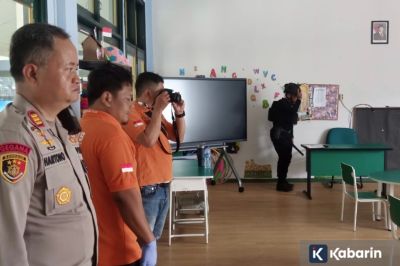 Ancaman bom lewat email, polisi sisir 10 sekolah di Depok
