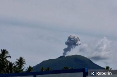 Gunung Ibu di Halmahera semburkan abu vulkanik setinggi 600 meter 