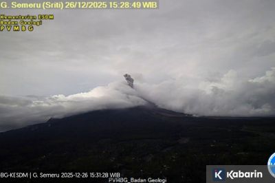 Semeru erupsi lagi, tinggi letusan mencapai 900 meter