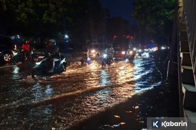 Banjir Daan Mogot Bikin Macet Parah, Kendaraan Ngantri hingga 4 Km
