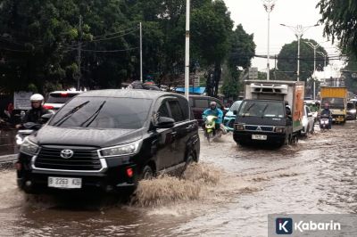 Banjir di Jalan Raya Bogor Sebabkan Kemacetan Panjang