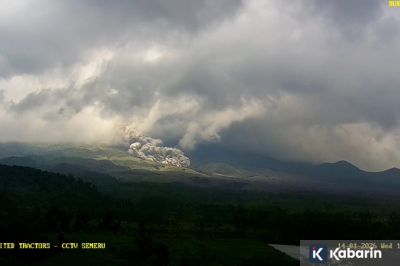 Semeru Luncurkan Awan Panas 5 Km, Warga Diminta Tetap Waspada