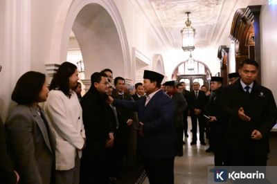 Prabowo Sambut Hangat Pelajar Indonesia di London dan Bangkitkan Semangat Belajar