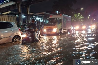 Kawasan Jalan Daan Mogot Jakbar Masih Terendam Banjir hingga Jumat Siang Ini